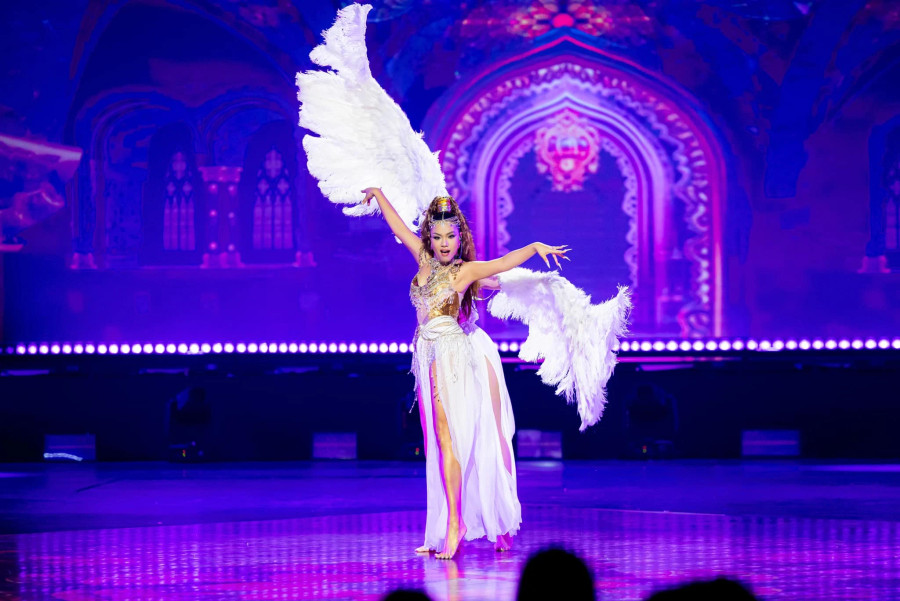 Phương Vy kể lúc mới vào cuộc thi, cô áp lực vì các nghệ sĩ đều tài năng nổi bật. Sau đó, quán quân Vietnam Idolmùa đầu tiên động viên bản thân, nỗ lực mang đến những điều mới mẻ như nhào lộn trên không, múa poi… dù đối diện với chấn thương trong quá trình tập luyện Phương Vy kể lúc mới vào cuộc thi, cô áp lực vì các nghệ sĩ đều tài năng nổi bật. Sau đó, quán quân Vietnam Idolmùa đầu tiên động viên bản thân, nỗ lực mang đến những điều mới mẻ như nhào lộn trên không, múa poi… dù đối diện với chấn thương trong quá trình tập luyện