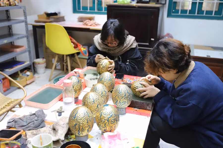 Song song với dự án "Năm con Rồng", tại đây các bạn trẻ cũng đang miệt mài với dự án LONG'STORY "Chuyện của Rồng, một câu chuyện dài…" Với tạo tác quả trứng rồng từ sự tích mẹ Âu Cơ sinh ra bọc trăm trứng; tự hào nguồn gốc “Con Rồng Cháu Tiên” của người Việt.