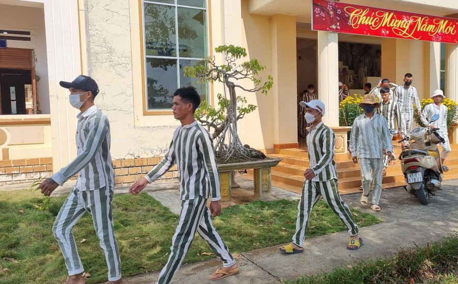 Các phạm nhân tích cực cải tạo tốt sẽ được hưởng sự khoan hồng của pháp luật. Ảnh: H.P