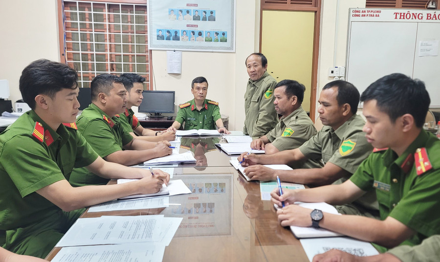 Ông Nguyễn Sơn phát biểu tại cuộc họp bàn về công tác bảo vệ an ninh trật tự dịp Tết Nguyên đán 2024. Ảnh: V.H Ông Nguyễn Sơn phát biểu tại cuộc họp bàn về công tác bảo vệ an ninh trật tự dịp Tết Nguyên đán 2024. Ảnh: V.H