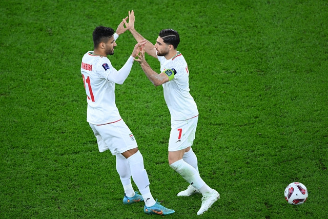 Đội trưởng Alireza Jahanbakhsh đưa Iran lên dẫn trước. Ảnh: AFC