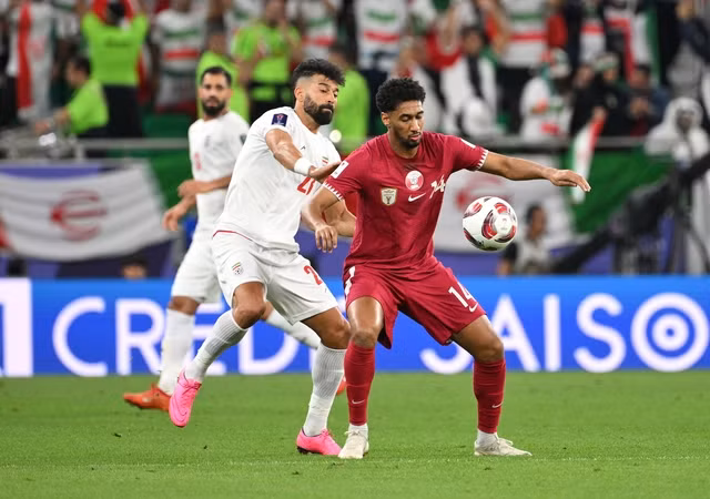 Qatar nỗ lực và có màn ngược dòng 2-1 trước khi hiệp 1 khép lại. Ảnh: AFC