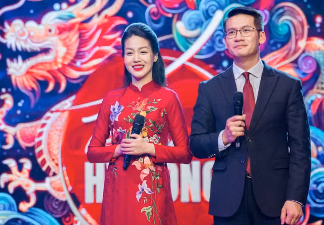 MC Tuấn Dương và Hồng Nhung dẫn chương trình "Tết nghĩa là hy vọng"