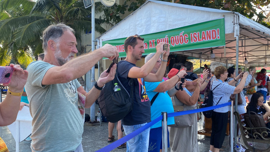 Nhiều du khách hứng thú với màn múa lân sư rồng Nhiều du khách hứng thú với màn múa lân sư rồng