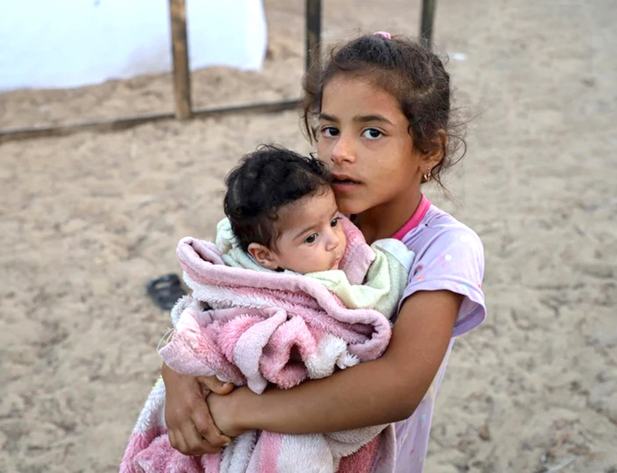 Trẻ em Palestine tại một trại tạm ở Dải Gaza. Ảnh: THX/TTXVN Trẻ em Palestine tại một trại tạm ở Dải Gaza. Ảnh: THX/TTXVN