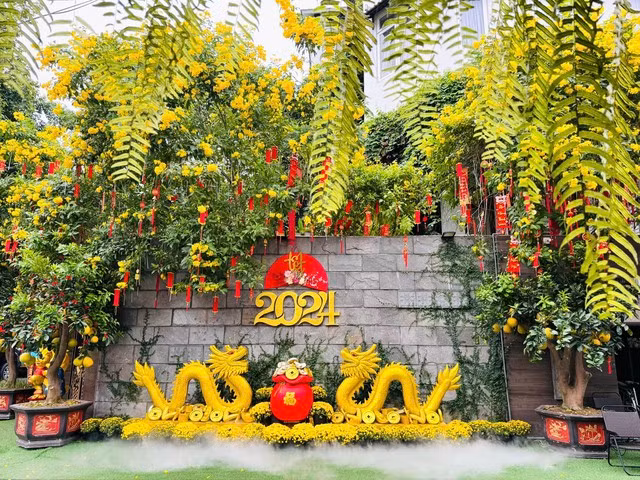 Anh luôn công phu trang trí nhà mỗi dịp đặc biệt như Giáng sinh, Tết