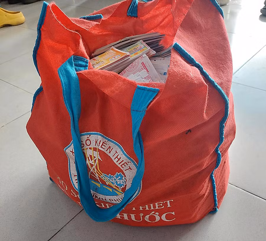 Số vé ế “không dám trả” tại một đại lý, do ảnh hưởng của “luật ngầm”