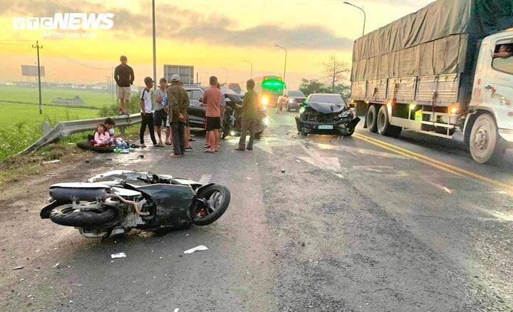 Hiện trường vụ tai nạn. Hiện trường vụ tai nạn.