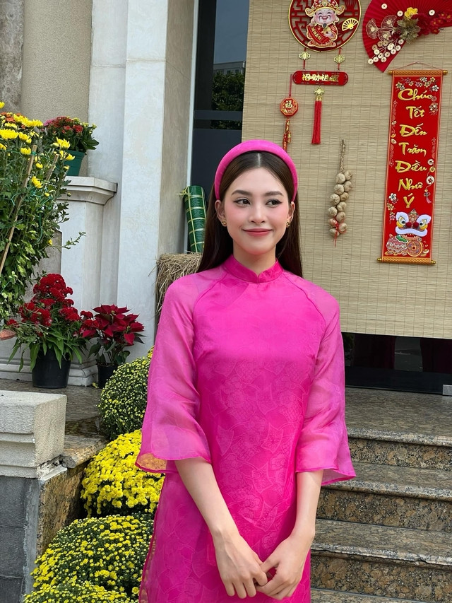 Bởi vẻ đẹp dịu dàng của cô Bởi vẻ đẹp dịu dàng của cô