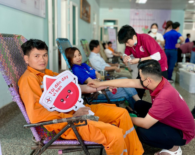Đông đảo người dân trong tỉnh hưởng ứng tham gia hiến máu tình nguyện. Ảnh: Hà Duy Đông đảo người dân trong tỉnh hưởng ứng tham gia hiến máu tình nguyện. Ảnh: Hà Duy