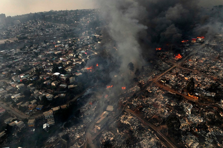 Một khu vực bị ảnh hưởng bởi cháy rừng tại Vina del Mar, Chile ngày 3/2/2024. Ảnh: AFP/TTXVN Một khu vực bị ảnh hưởng bởi cháy rừng tại Vina del Mar, Chile ngày 3/2/2024. Ảnh: AFP/TTXVN