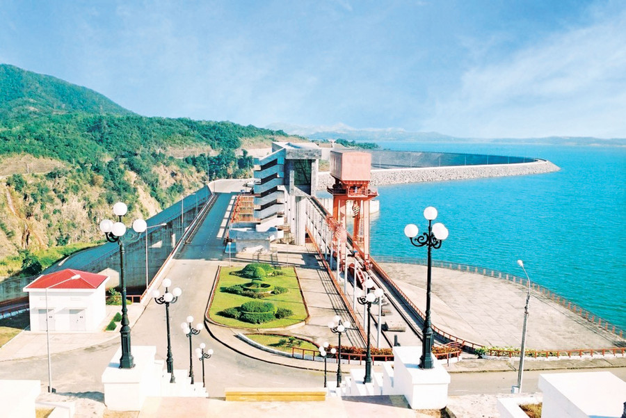 Hồ chứa và đập thủy điện Ialy. Ảnh: Đ.Y Hồ chứa và đập thủy điện Ialy. Ảnh: Đ.Y