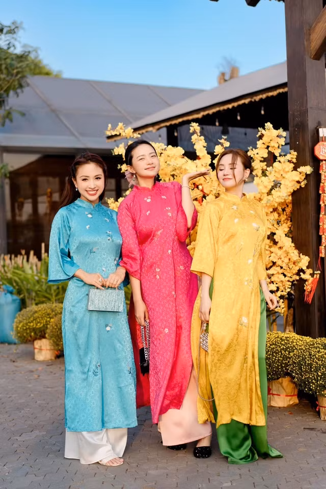 Cả ba khoe nhan sắc rạng ngời