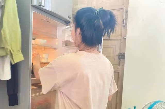 Dọn dẹp đồ ăn còn trong tủ lạnh là một trong những việc làm cần thiết