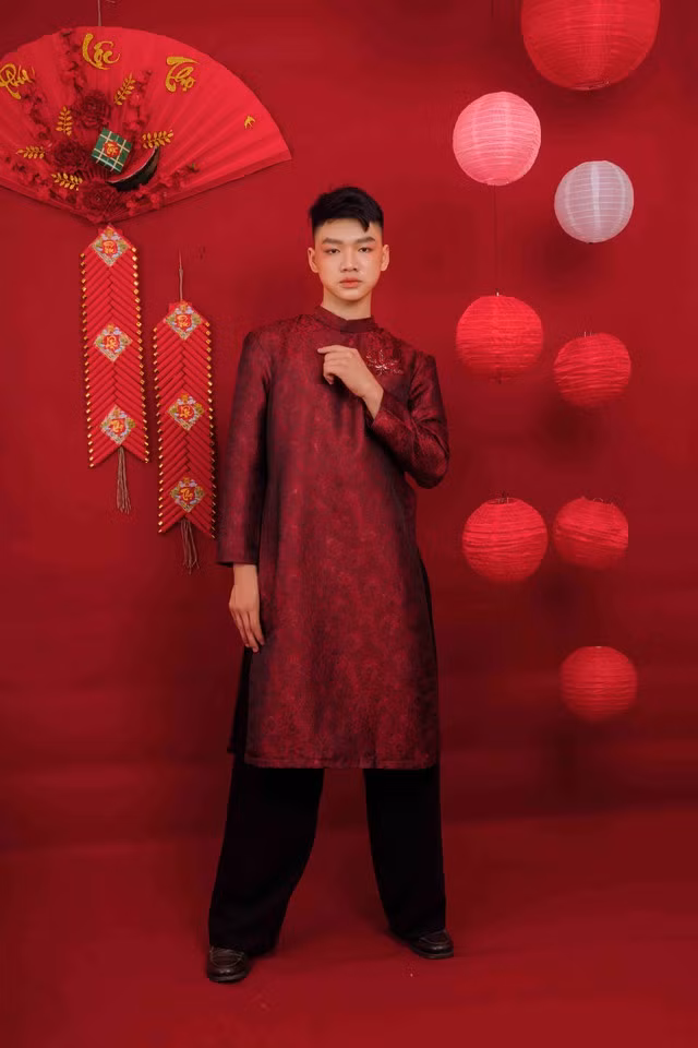 Hiện cậu bé đang theo đuổi thêm lĩnh vực điện ảnh