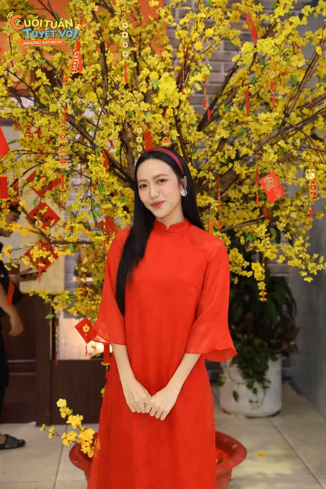 Cô và chồng là diễn viên Anh Tú có phim Tết "Gặp lại chị bầu" chính thức ra rạp từ 10-2