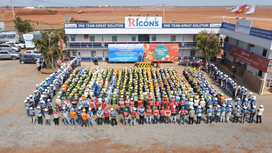 Nhà thầu chúc tết và động viên anh em kỹ sư, công nhân lao động xuyên tết