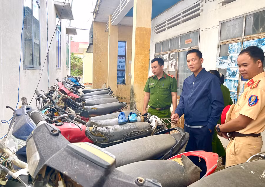 Công an xã Ia Sol (huyện Phú Thiện) thu giữ phương tiện của những thanh niên vi phạm Luật giao thông đường bộ. Ảnh: Minh Phương