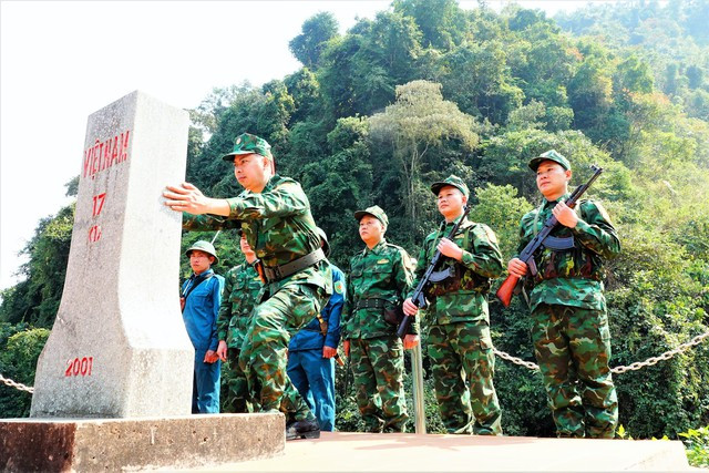 Kiểm tra hiện trạng mốc 17 (1) Kiểm tra hiện trạng mốc 17 (1)