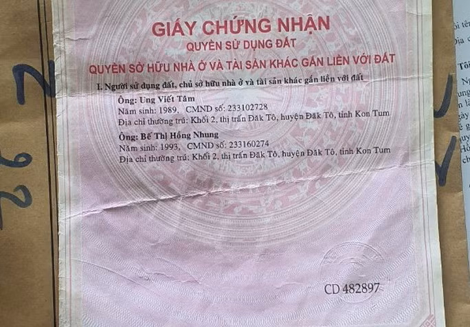 Sổ đỏ mà các đối tượng mang đi cầm cố để vay tiền được xác định là giả Sổ đỏ mà các đối tượng mang đi cầm cố để vay tiền được xác định là giả