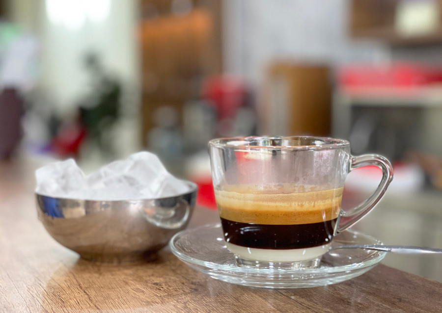 Cà phê sữa đá Việt Nam đứng đầu danh sách 10 loại cà phê ngon nhất thế giới. Ảnh: Phương Duyên Cà phê sữa đá Việt Nam đứng đầu danh sách 10 loại cà phê ngon nhất thế giới. Ảnh: Phương Duyên