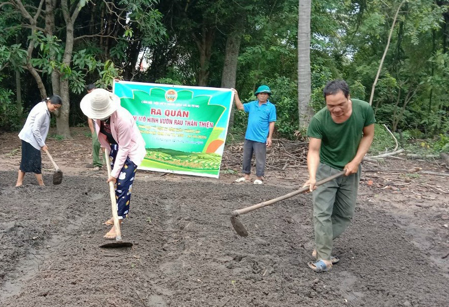 Hội Nông dân xã Ia Peng (huyện Phú Thiện) duy trì hiệu quả mô hình “Vườn rau thân thiện”. Ảnh: Anh Huy Hội Nông dân xã Ia Peng (huyện Phú Thiện) duy trì hiệu quả mô hình “Vườn rau thân thiện”. Ảnh: Anh Huy