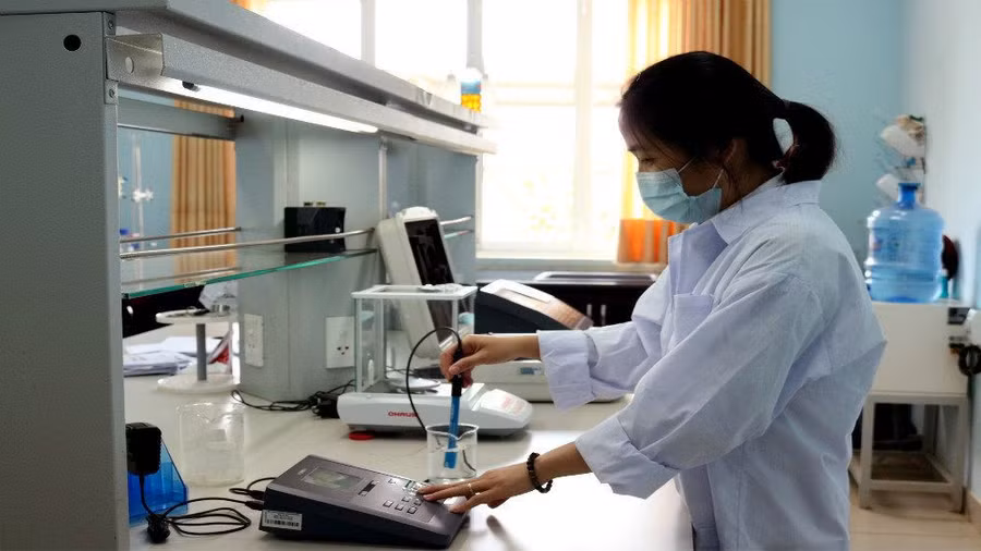 Người dân cần sử dụng nước đảm bảo tiêu chuẩn chất lượng để bảo vệ sức khỏe và môi trường. Ảnh: Nguyễn Sang