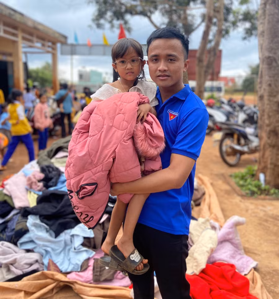 Anh Phạm Thành Vinh luôn năng nổ, nhiệt huyết với công tác Đoàn, hoạt động thiện nguyện. Ảnh: Quang Tấn