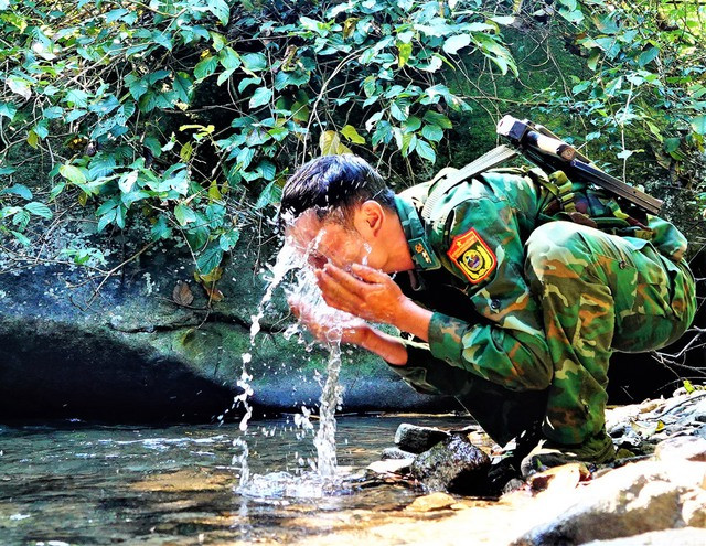 Gặp con suối dọc đường Gặp con suối dọc đường