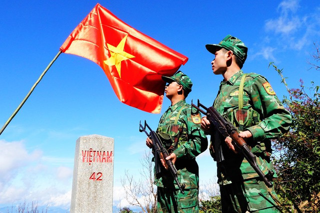 Canh gác bên mốc 42. Canh gác bên mốc 42.