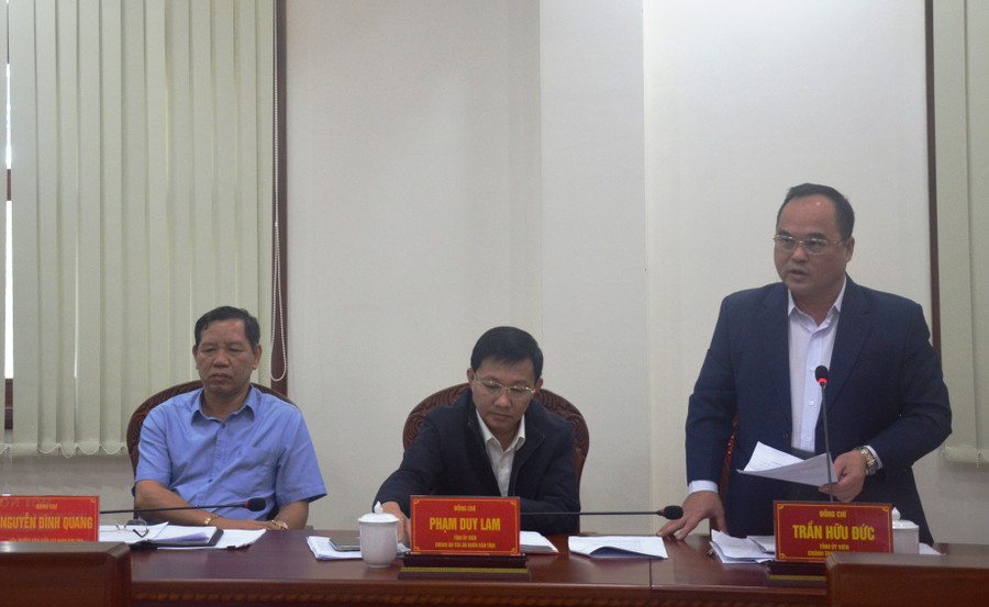 Chánh Thanh tra tỉnh Trần Hữu Đức phát biểu tại hội nghị. Ảnh: V.H