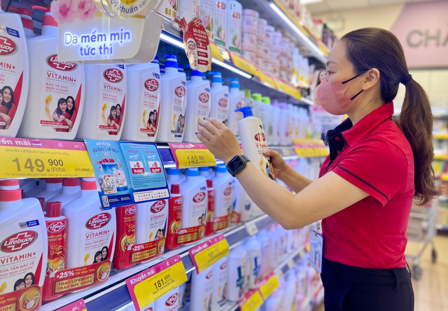 Siêu thị Co.op Mart Pleiku chuẩn bị chu đáo nguồn hàng dự trữ và triển khai nhiều ưu đãi giảm giá trực tiếp trên sản phẩm. Ảnh: V.T Siêu thị Co.op Mart Pleiku chuẩn bị chu đáo nguồn hàng dự trữ và triển khai nhiều ưu đãi giảm giá trực tiếp trên sản phẩm. Ảnh: V.T