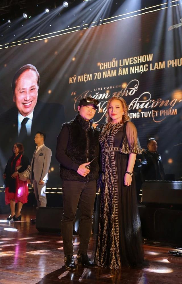 Đạo diễn đêm nhạc Vạn Nguyễn và ca sĩ Thanh Hà Đạo diễn đêm nhạc Vạn Nguyễn và ca sĩ Thanh Hà