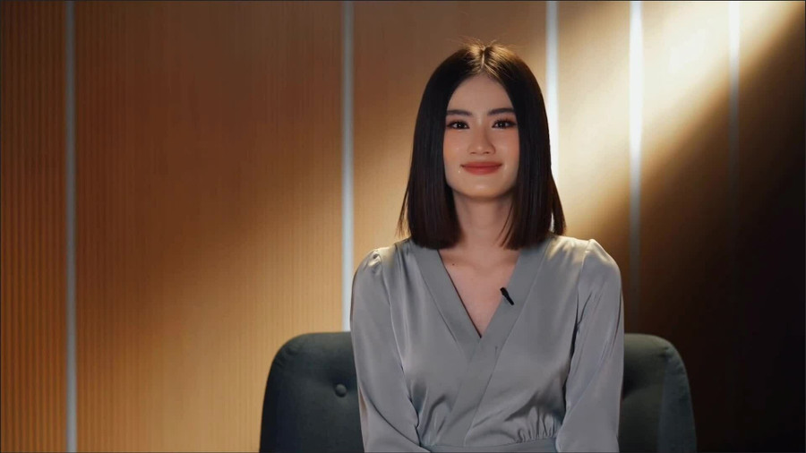 Tháng 11, Hoa hậu Ý Nhi xin lỗi khán giả, rời showbiz trong hai năm để du học Đại học Sydney. Tháng 11, Hoa hậu Ý Nhi xin lỗi khán giả, rời showbiz trong hai năm để du học Đại học Sydney.