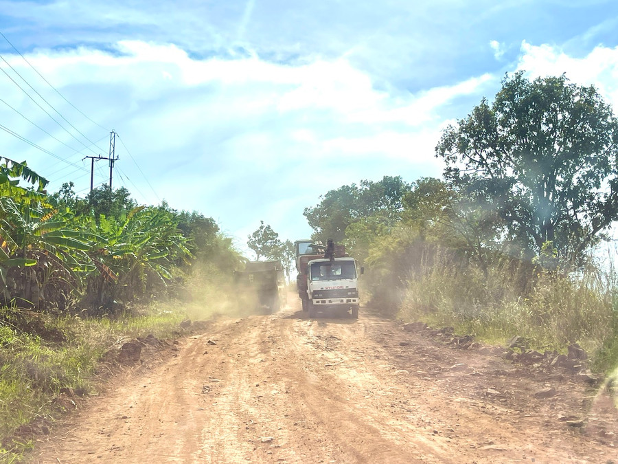 Tỉnh lộ 666, đoạn từ xã Kon Thụp đi xã Kon Chiêng (huyện Mang Yang) còn khoảng 10 km đường đất đang được đầu tư sửa chữa, nâng cấp. Ảnh: M.N Tỉnh lộ 666, đoạn từ xã Kon Thụp đi xã Kon Chiêng (huyện Mang Yang) còn khoảng 10 km đường đất đang được đầu tư sửa chữa, nâng cấp. Ảnh: M.N