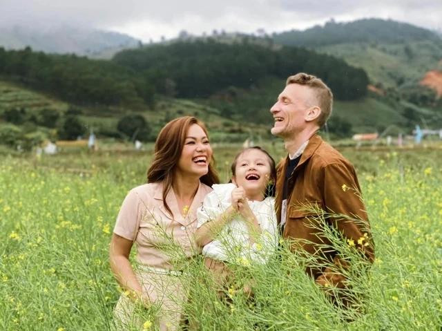 Tổ ấm hạnh phúc của Phương Vy bên con gái và chồng ngoại quốc Tổ ấm hạnh phúc của Phương Vy bên con gái và chồng ngoại quốc