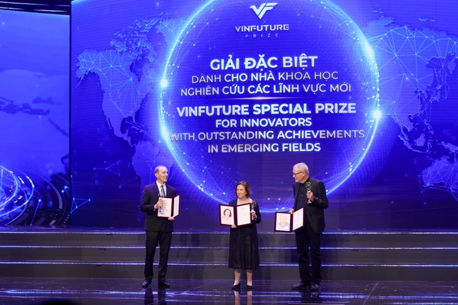 Giải Đặc biệt VinFuture 2023 dành cho Nhà khoa học nghiên cứu các lĩnh vực mới. Ảnh: Minh Sơn/Vietnam+