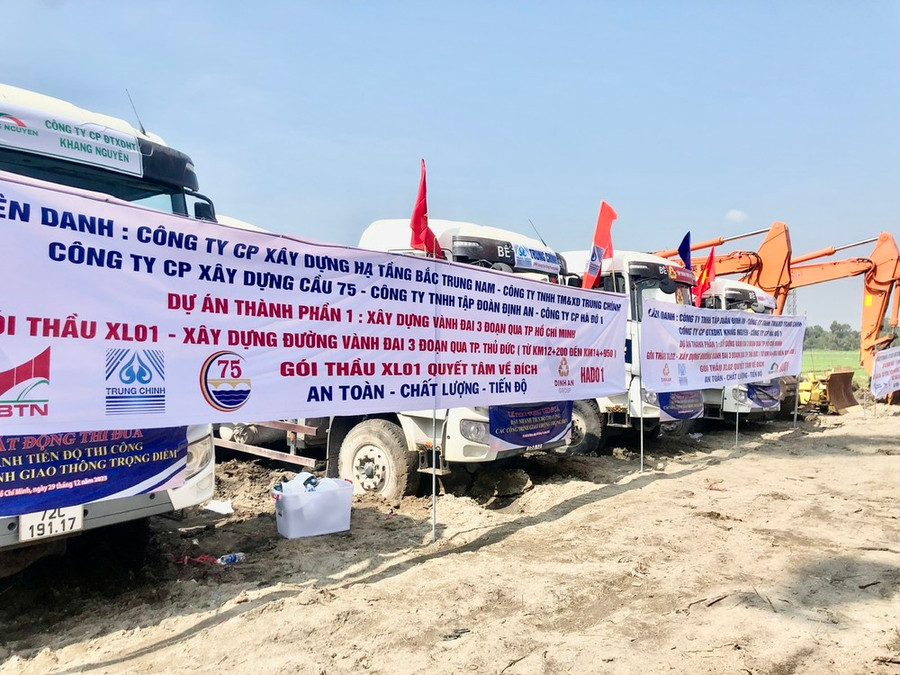 Các đơn vị thi công cam kết đẩy nhanh tiến độ tại tất cả các gói thầu xây lắp. Ảnh: QUỐC HÙNG Các đơn vị thi công cam kết đẩy nhanh tiến độ tại tất cả các gói thầu xây lắp. Ảnh: QUỐC HÙNG