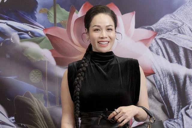 Nhật Kim Anh khoe nhan sắc trẻ trung ở tuổi 38 khi đến dự sự kiện của rapper Jombie Nhật Kim Anh khoe nhan sắc trẻ trung ở tuổi 38 khi đến dự sự kiện của rapper Jombie