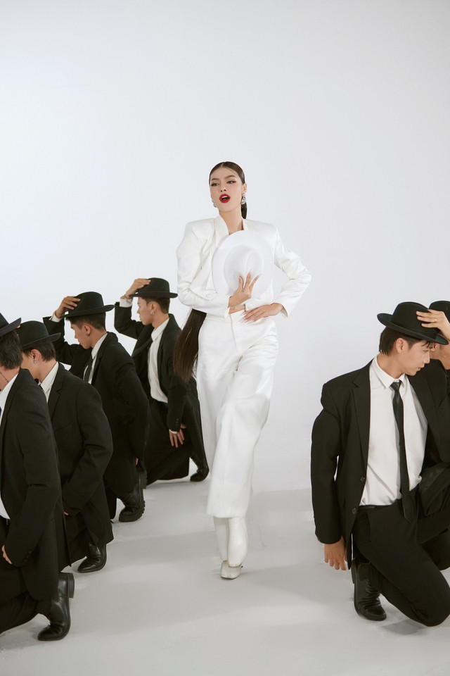 Kiều Loan bị chấn thương khi quay MV Kiều Loan bị chấn thương khi quay MV