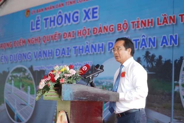 Ông Nguyễn Văn Được, Bí thư Tỉnh ủy Long An tuyên bố dự án đường Vành đai TP.Tân An thông tuyến vào sáng 23.12