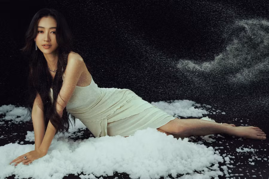 Hà Thu từng ghi tên mình vào top 16 Hoa hậu Trái đất 2017. Ngoài ra, cô còn sở hữu giọng hát ngọt ngào, là quán quân Tình bolero 2017. Sau cuộc thi, người đẹp ra mắt một số sản phẩm trên kênh YouTube cá nhân, đồng thời tham gia một số gameshow và gây ấn tượng bởi tính cách hài hước, hoạt bát