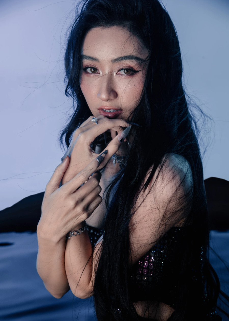 Trong chương trình truyền hình thực tế Miss Earth Vietnam, người đẹp 31 tuổi đảm nhận vai trò huấn luyện viên. Giọng ca Còn chi đâu nữa anh được khen lăn xả, hết mình với thí sinh. Đặt mục tiêu theo đuổi con đường ca hát chuyên nghiệp, Hà Thu chăm chỉ ra các sản phẩm âm nhạc để chinh phục khán giả Trong chương trình truyền hình thực tế Miss Earth Vietnam, người đẹp 31 tuổi đảm nhận vai trò huấn luyện viên. Giọng ca Còn chi đâu nữa anh được khen lăn xả, hết mình với thí sinh. Đặt mục tiêu theo đuổi con đường ca hát chuyên nghiệp, Hà Thu chăm chỉ ra các sản phẩm âm nhạc để chinh phục khán giả