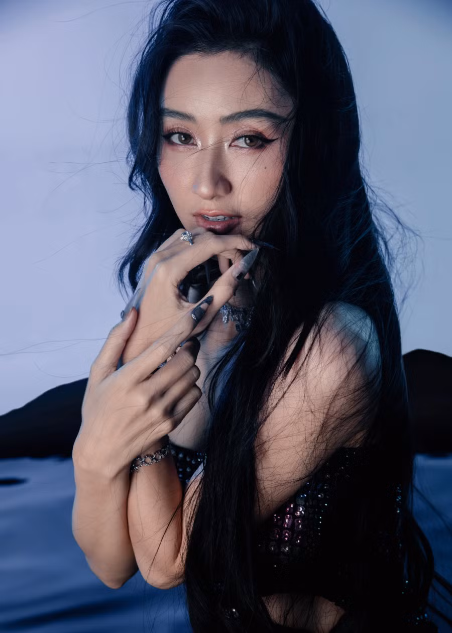 Trong chương trình truyền hình thực tế Miss Earth Vietnam, người đẹp 31 tuổi đảm nhận vai trò huấn luyện viên. Giọng ca Còn chi đâu nữa anh được khen lăn xả, hết mình với thí sinh. Đặt mục tiêu theo đuổi con đường ca hát chuyên nghiệp, Hà Thu chăm chỉ ra các sản phẩm âm nhạc để chinh phục khán giả