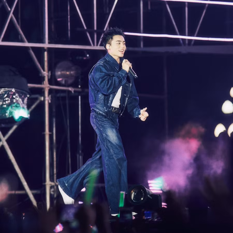 Cú hụt chân với EP Đẹp sẽ khiến Mono lùi lại.