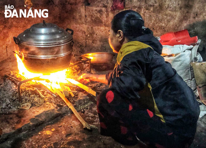 Bếp củi mộc mạc vẫn luôn thơm hương trong ký ức của nhiều người. Ảnh: L.K