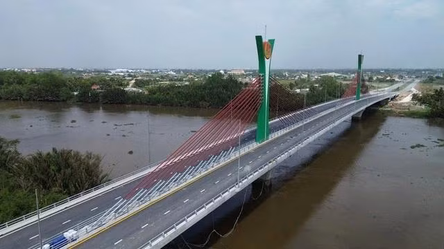 Cầu bắc qua sông Vàm Cỏ Tây thuộc hạng mục thành phần của dự án đường Vành đai TP.Tân An
