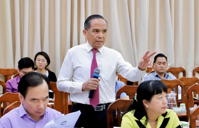 Chủ tịch Hiệp hội Bất động sản Thành phố Hồ Chí Minh Lê Hoàng Châu phát biểu tại một buổi hội thảo về Dự án Luật Đất đai (sửa đổi). Ảnh: Hồng Giang/TTXVN Chủ tịch Hiệp hội Bất động sản Thành phố Hồ Chí Minh Lê Hoàng Châu phát biểu tại một buổi hội thảo về Dự án Luật Đất đai (sửa đổi). Ảnh: Hồng Giang/TTXVN