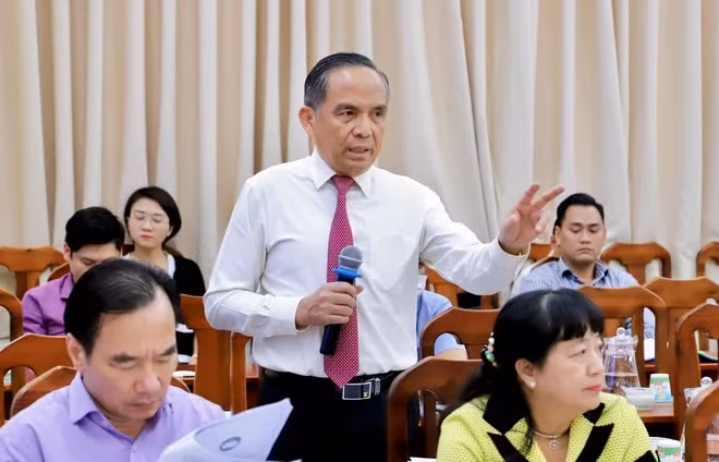 Chủ tịch Hiệp hội Bất động sản Thành phố Hồ Chí Minh Lê Hoàng Châu phát biểu tại một buổi hội thảo về Dự án Luật Đất đai (sửa đổi). Ảnh: Hồng Giang/TTXVN