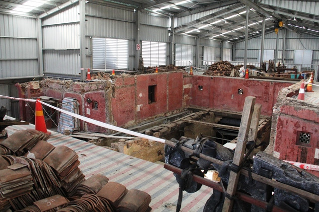 Di tích được tu bổ ở dạng &quot;giải phẫu mở&quot;, không đóng kín, trong quá trình tu bổ du khách vẫn tham quan được chùa Cầu